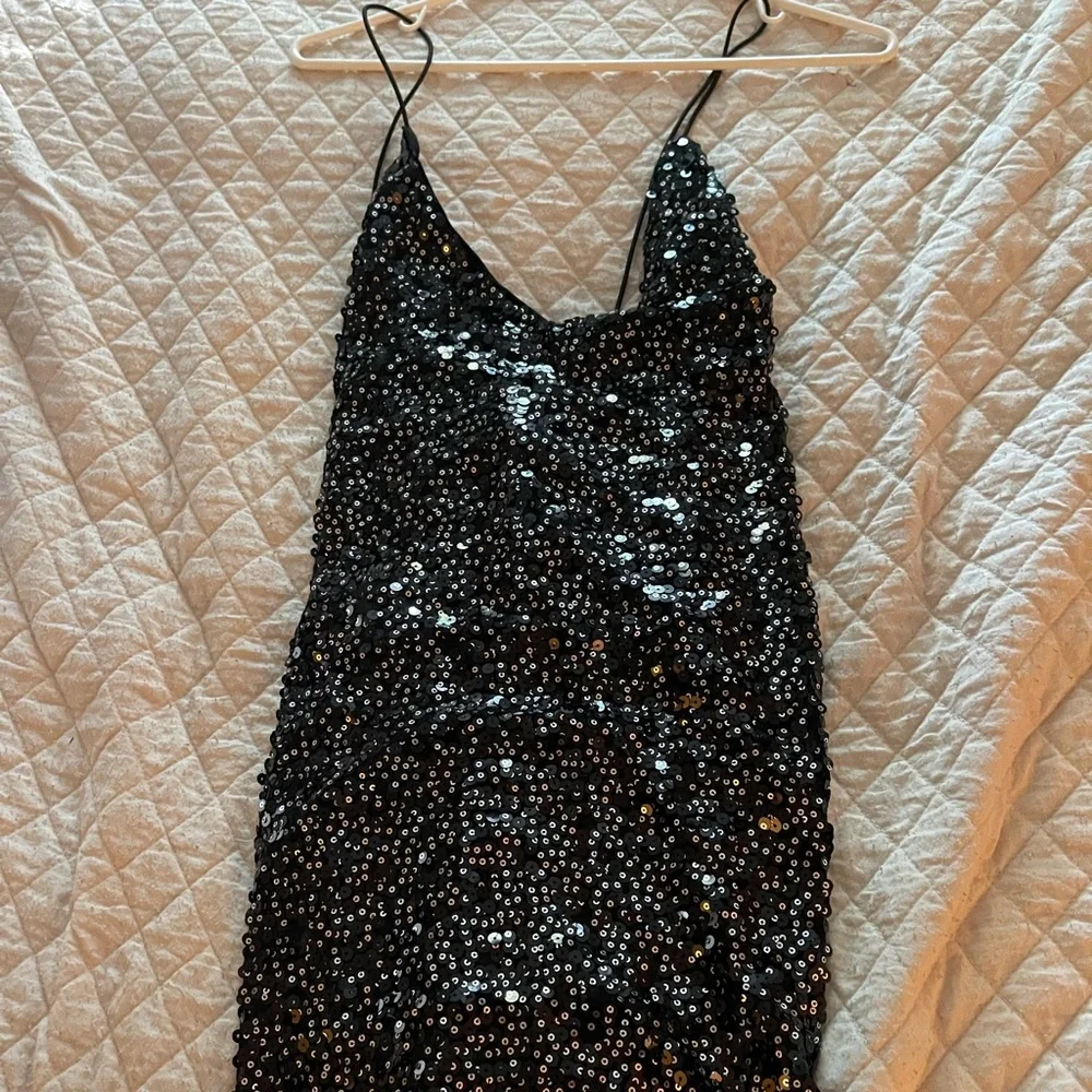 Brand New Lulus Dress! - Picture 2 of 8